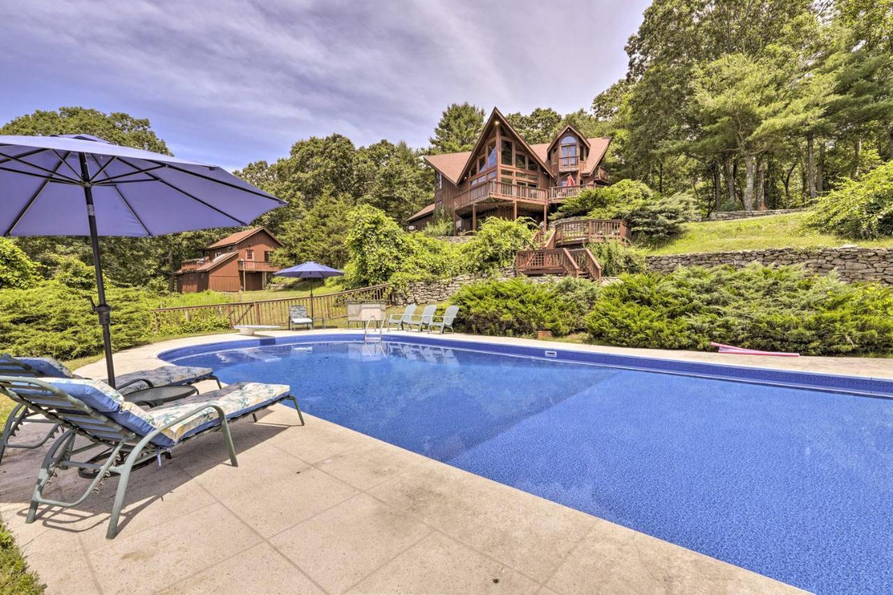 Private Guest House With Deck And Spectacular Views! アンキャスヴィル（コネチカット州） エクステリア 写真