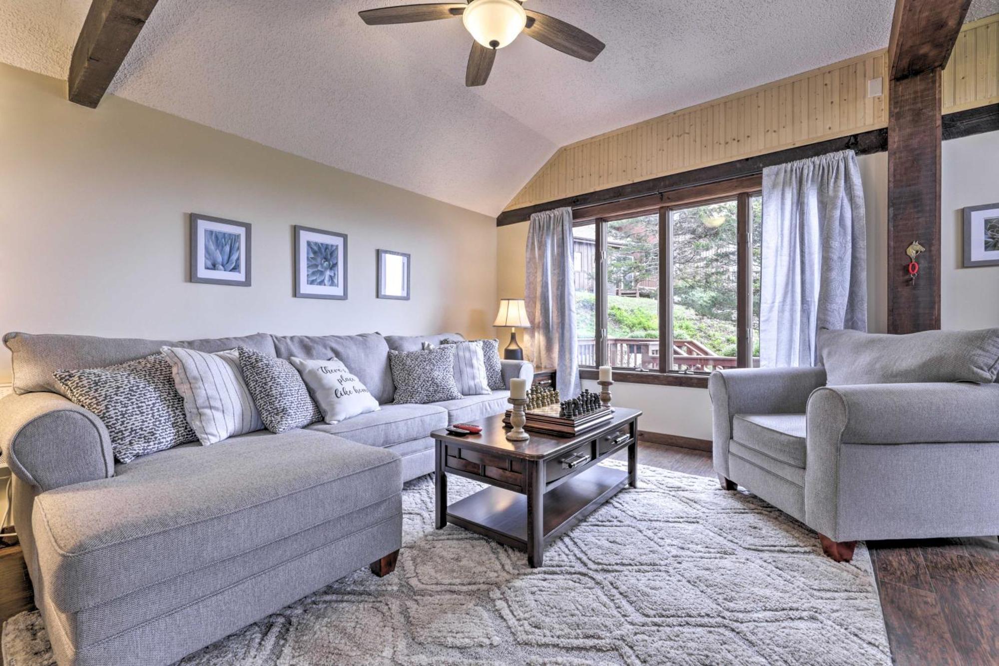 Private Guest House With Deck And Spectacular Views! アンキャスヴィル（コネチカット州） エクステリア 写真